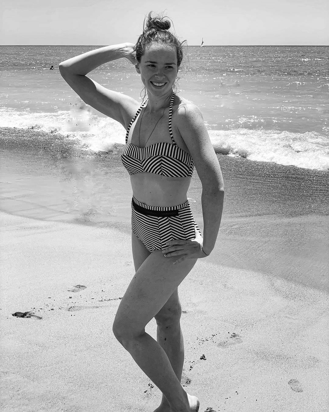 Елена Николаева фото возле воды