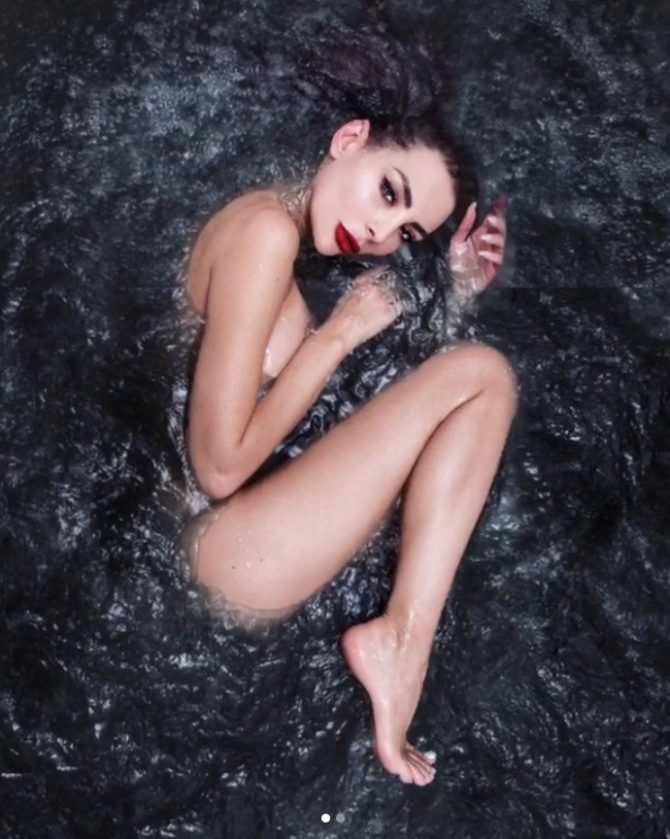 Ника Вайпер откровенная фотосессия в воде