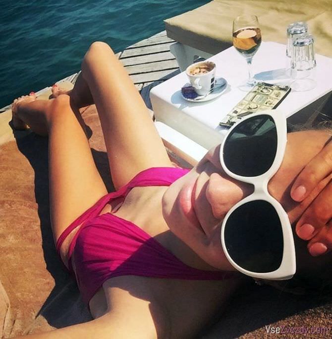 Алла Михеева фото в розовом бикини