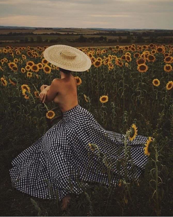 Наталья Костенева фотография в юбке и шляпе