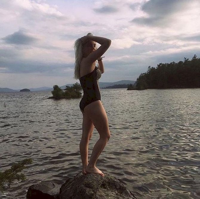 Билли Айлиш в купальниках