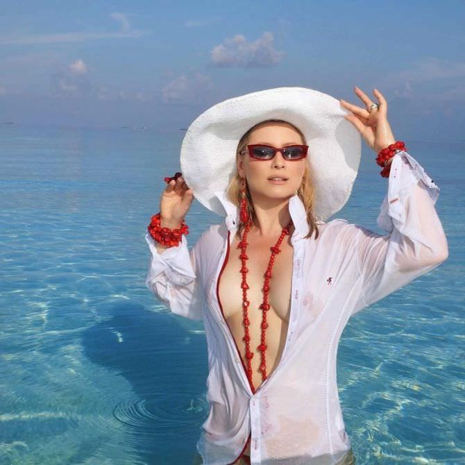 Лена Ленина фото в белой рубашке