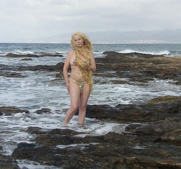 Елена Кондулайнен откровенная фотосессия на пляже