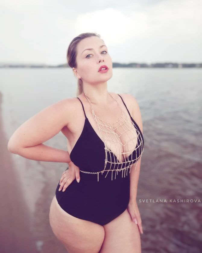 Светлана Каширова фото в купальнике и колье