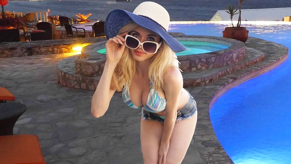 Кейтлин Мишель Сирагуса (Amouranth)