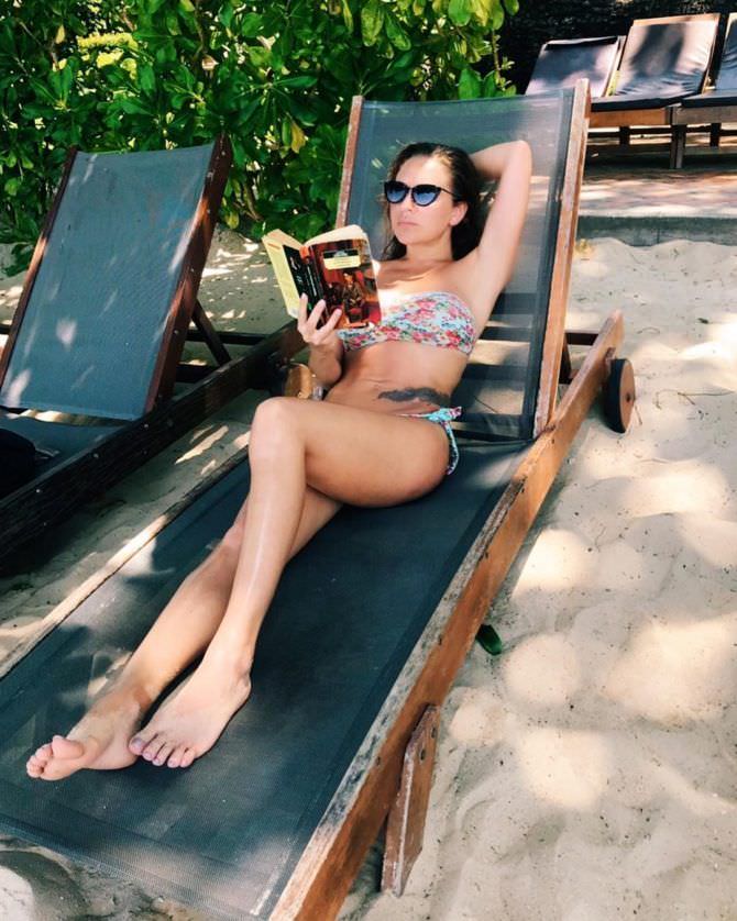 Серафима Низовская фото с книгой