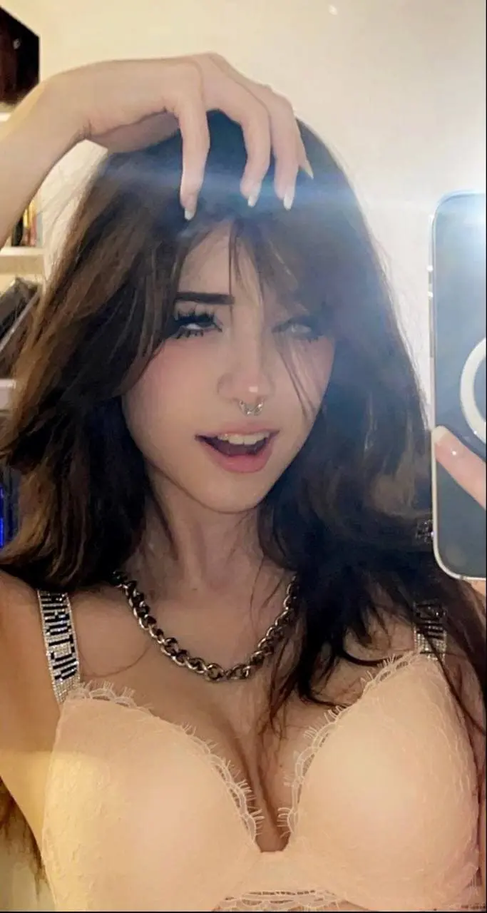 Ханна Кейбл (Hannahowo)