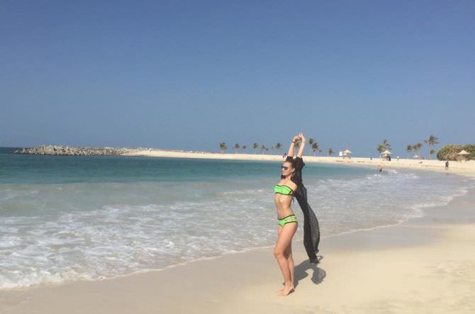  Нелла Стрекаловская фотография на пляже в купальнике