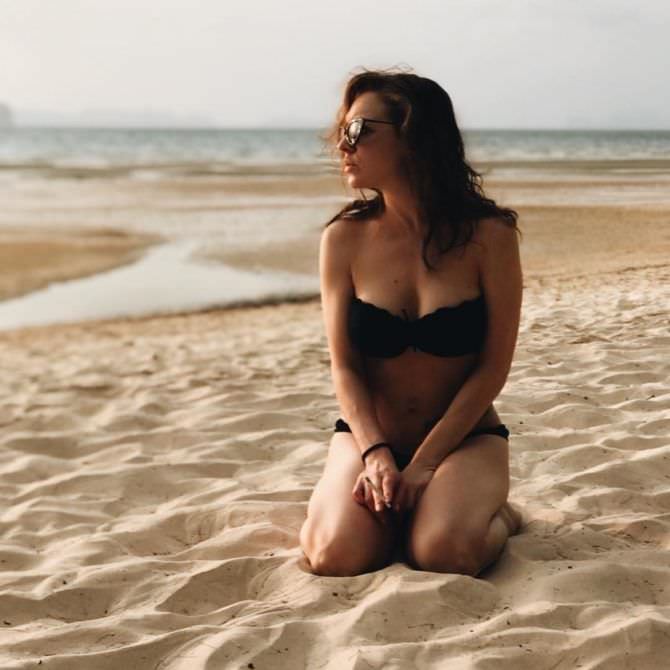 Серафима Низовская фотография на пляже