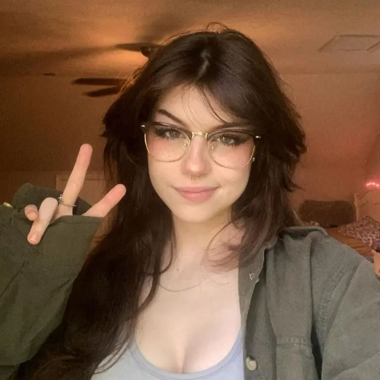 Ханна Кейбл (Hannahowo)