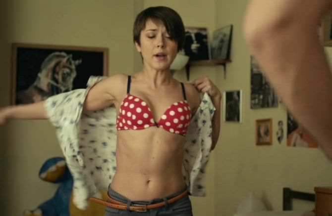 Анна Кузина кадр из сериала "Универ"