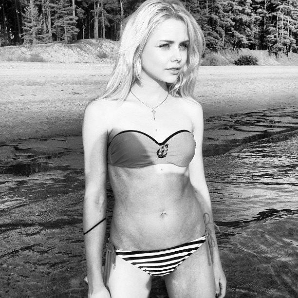 Анастасия Акатова фото в воде